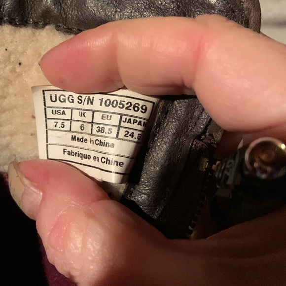 UGG Waterproof Fleece-lined side zip boots size 7.5 - Picture 3 of 9